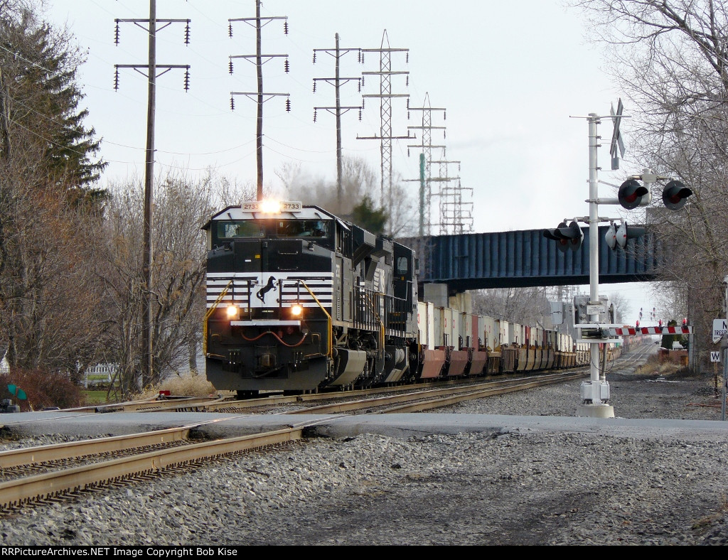 The 23M westbound at 11th Avenue, 10:12 a.m.